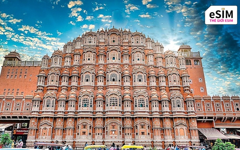 Cung điện gió Hawa Mahal (Jaipur) – Bức tường hồng quyến rũ
